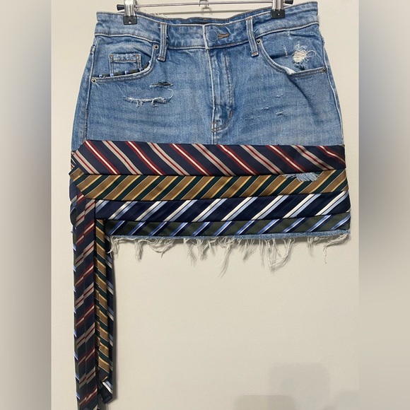 Sat in Tie Mini - Picture 3 of 7